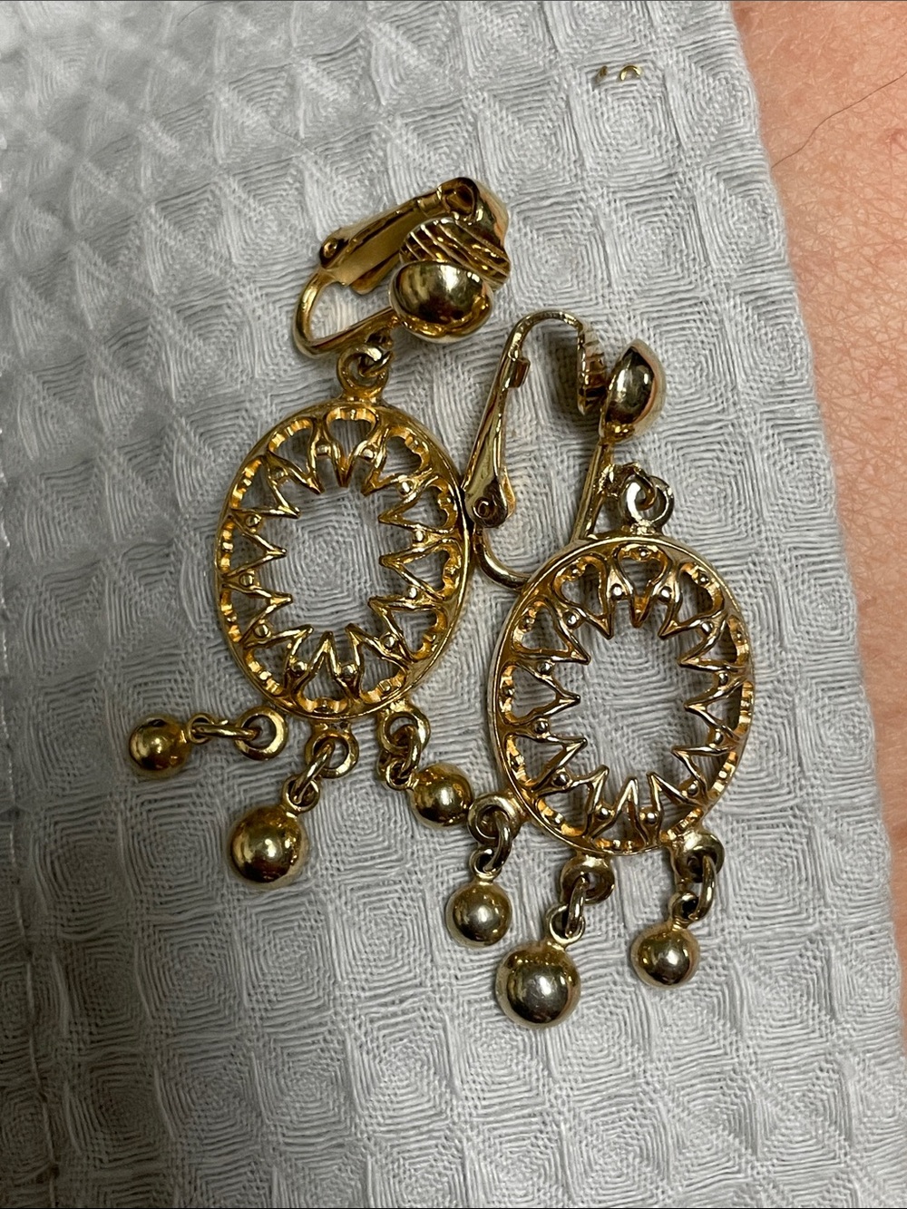 Vintage Gold-Tone Dangling Circle Clip-On Earrings